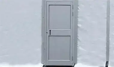 Алюминиевая выходная дверь