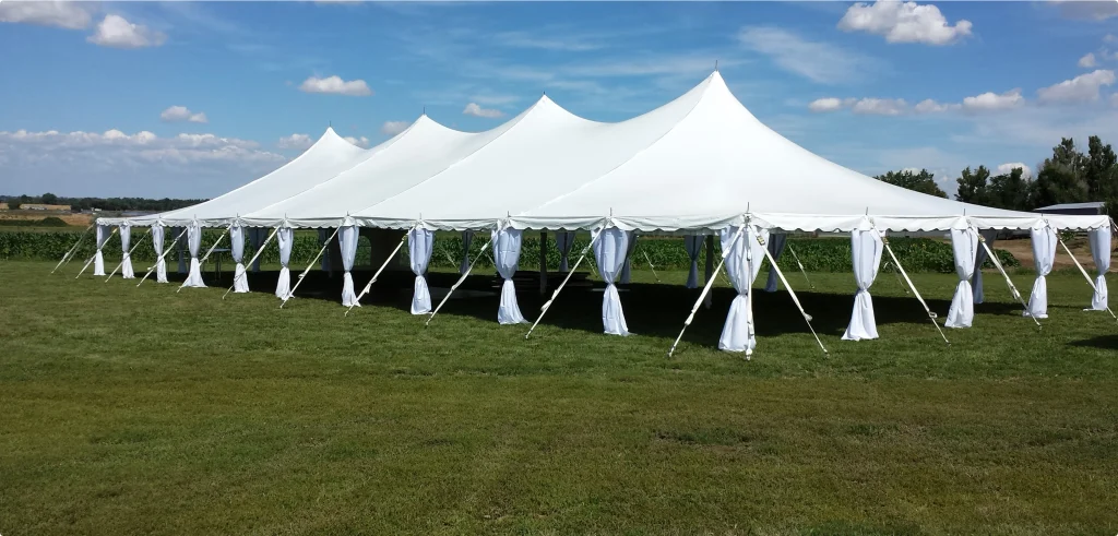 Палатки Shelter 30×105 и палатки для вечеринок.