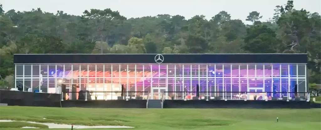 Mercedes-Benz применил большую палатку для мероприятий от Shelter Structures.